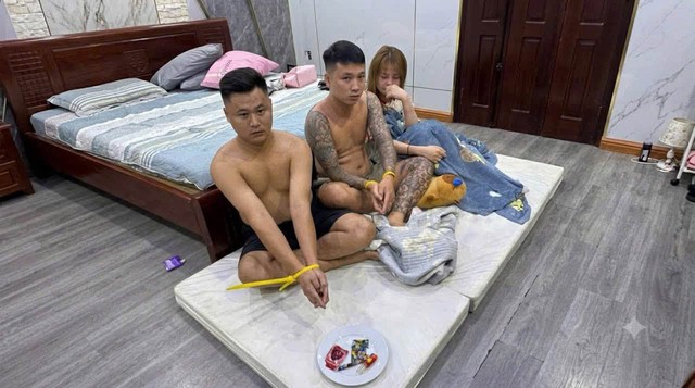 Bắt Đàm Lê Mai Linh SN 2002 và nhiều người đàn ông sau khi kiểm tra phòng trọ - Ảnh 1.