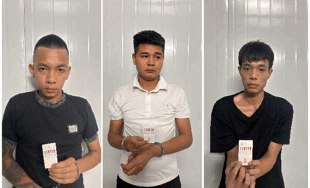 Công an kiểm tra một quán bia lúc hơn 1 giờ sáng: - Ảnh 1.