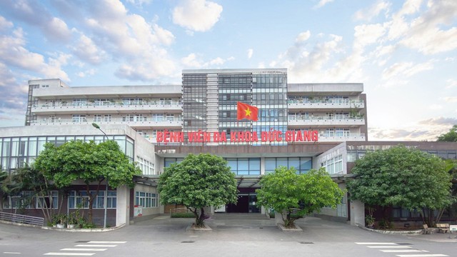 Vụ 2 nữ sinh ng&agrave;nh Y livestream phản cảm: L&atilde;nh đạo Bệnh viện Đa khoa Đức Giang n&oacute;i g&igrave;? - Ảnh 2.