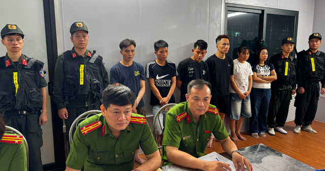 Công an khám xét, phá chuyên án đặc biệt lớn liên quan 1.000 tỷ đồng, bắt Giám đốc Nguyễn Thị Thư SN 1976 - Ảnh 1.