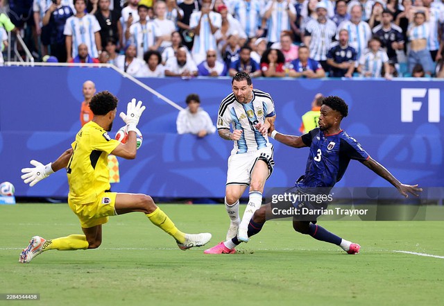 Diễn biến trận Argentina 1-0 Cabo Verde: Messi mở tỉ số với pha xử l&yacute; điệu nghệ - Ảnh 2.