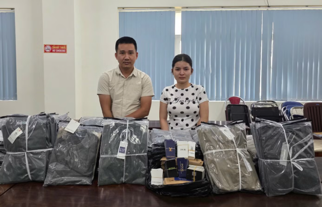 Công an điều tra hộ kinh doanh của Phan Thị Hà Ly, khởi tố cả 2 vợ chồng, tịch thu 15.000 sản phẩm - Ảnh 1.