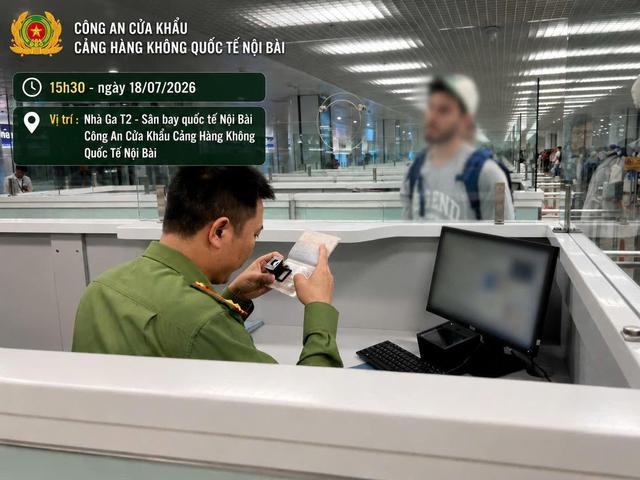 2 tuần trước - 18/7, một khách nước ngoài bị chặn lại ở cửa khẩu sân bay Nội Bài - Ảnh 1.
