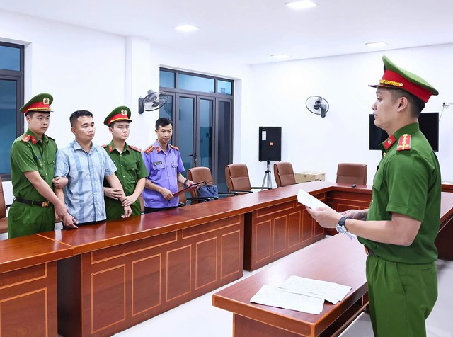 Vụ 146 điểm 10 To&aacute;n ở Trường Chuy&ecirc;n Tuy&ecirc;n Quang: Bộ GD&ĐT n&oacute;i c&oacute; bất thường, tiếp tục l&agrave;m r&otilde; c&ocirc;ng t&aacute;c coi thi - Ảnh 2.