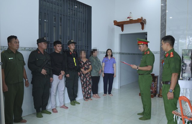 Ra quyết định khởi tố nhân viên vật liệu Ngô Thị Thanh Tuyền SN 2003 và 6 đồng nghiệp - Ảnh 1.
