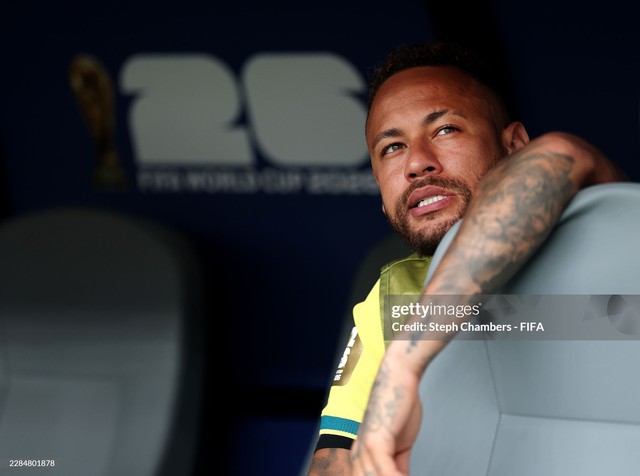 Neymar khóc nấc khi Brazil bị loại: Tạm biệt "vũ công samba" và giấc mơ World Cup mãi dở dang - Ảnh 1.