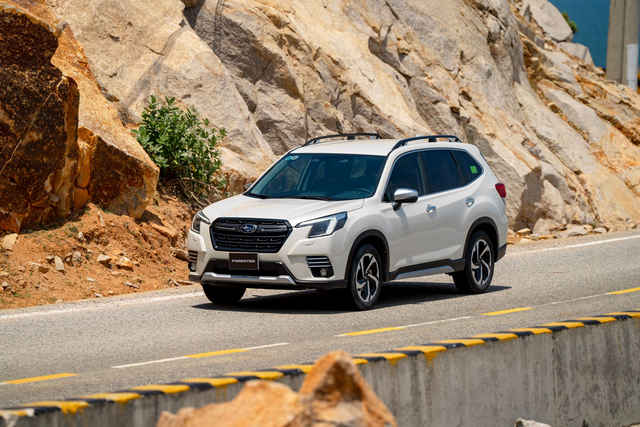 SUV Nhật ngang cỡ CX-5 bất ngờ giảm 300 triệu: Xe chạy &ecirc;m, &iacute;t lắc ngang nhờ động cơ như v&otilde; sĩ 'đấm nhau' - Ảnh 1.