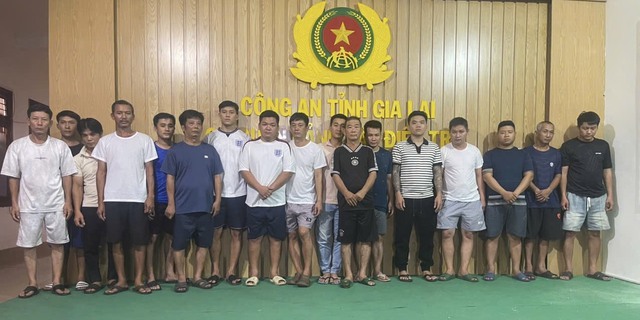 Công an điều tra số tiền giao dịch hàng trăm tỷ đồng: Khám xét 19 địa điểm, khởi tố 16 đối tượng - Ảnh 1.