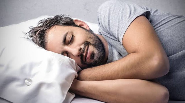 Nhịn “yêu" 7 ngày sẽ tăng cường bản lĩnh đàn ông? Bác sĩ nói thẳng: Tốt hơn hết nên làm 3 điều này - Ảnh 1.