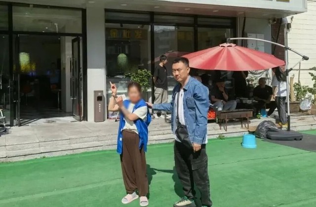 Chủ nhà dặn tuyệt đối đừng vào một căn phòng, nữ lao công lén mở cửa rồi cả gia đình phải vội vã bỏ trốn - Ảnh 1.