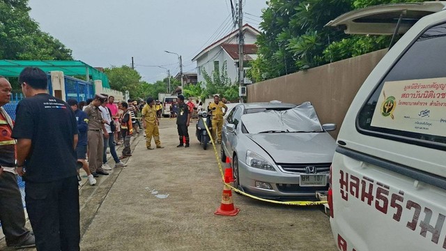 Phát hiện chiếc ô tô với 2 người tử vong bên trong, thứ tìm thấy bên cạnh họ khiến nhân chứng đỏ mặt - Ảnh 1.