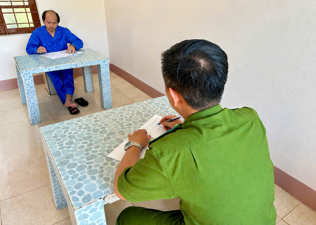 Hàng loạt tổ công an ập vào khám xét nhiều địa điểm, bắt Phạm Ngọc Từ SN 1990 liên quan số tiền 195 tỷ đồng - Ảnh 2.