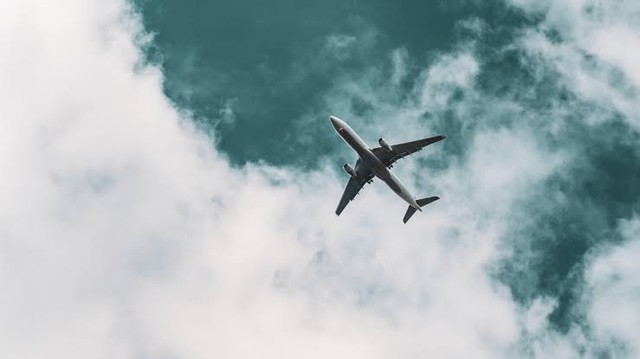 Máy bay Boeing 737 chở nhiều người bất ngờ mất tích trên biển, dữ liệu radar hé lộ diễn biến khó hiểu - Ảnh 2.
