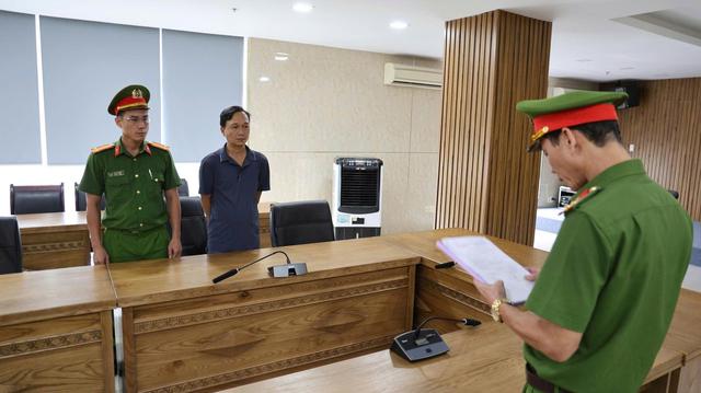 Thi hành lệnh bắt tạm giam Phó Giám đốc Trần Văn Phước SN 1981 - Ảnh 1.