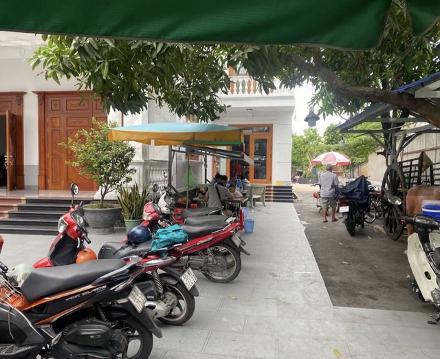 Quán hủ tiếu 30k bán trong biệt thự quyết định nghỉ bán trong lúc rất đông khách: Lý do bất ngờ - Ảnh 1.