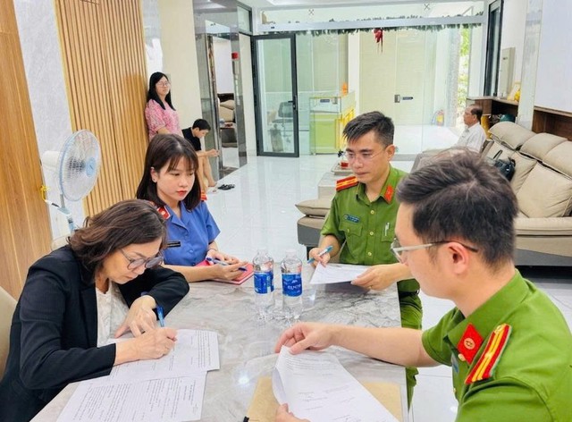Lệnh khám xét, khởi tố chủ doanh nghiệp vàng bạc Nguyễn Thị Thanh Nga SN 1967 - Ảnh 1.