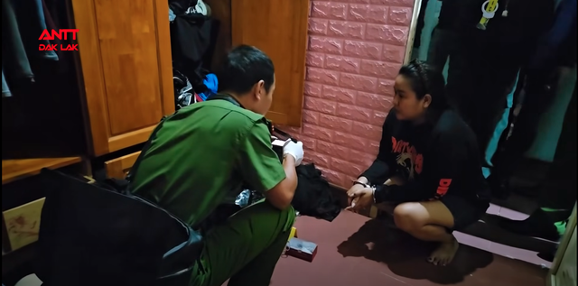 Công an khám xét nơi ở, bắt giữ Ngô Diễm Thương SN 1981 trong đường dây phức tạp - Ảnh 1.