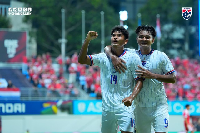 DIỄN BIẾN Singapore 0-3 Th&aacute;i Lan: "Voi chiến" ghi b&agrave;n theo c&aacute;ch đ&aacute;ng sợ - Ảnh 3.