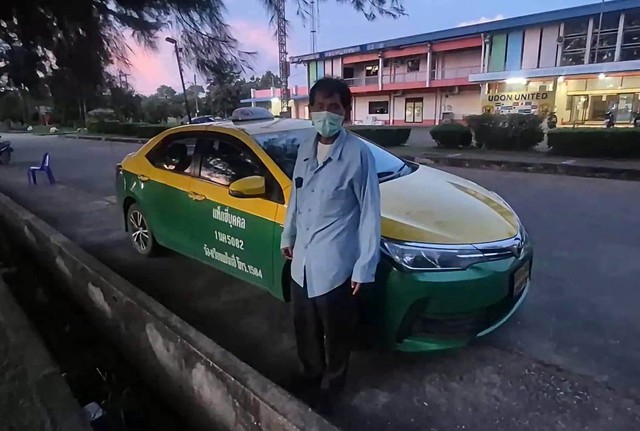 Cô gái đi taxi hết gần 5 triệu không có tiền trả, tài xế gọi cảnh sát rồi sốc với thứ trong ví hành khách - Ảnh 2.