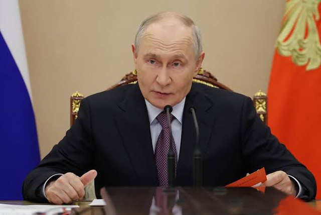 Moscow bị tấn công chưa từng có, phòng không phản ứng khẩn - Lộ manh mối điểm xuất kích của 600 UAV, ông Putin ra lệnh nóng - Ảnh 3.