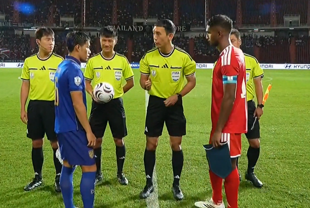 Diễn biến trận đấu Thái Lan vs Singapore: Tuyển Singapore thoát thẻ đỏ - Ảnh 3.
