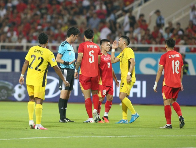 Diễn biến Việt Nam 2-0 Malaysia: Xuân Son chói sáng với cú đúp - Ảnh 5.