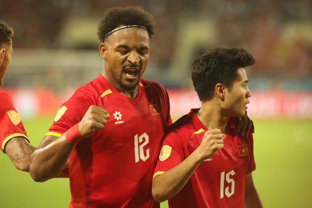 Diễn biến Việt Nam 2-0 Malaysia: Xuân Son chói sáng với cú đúp - Ảnh 2.