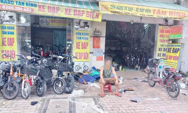 Vụ người đ&agrave;n &ocirc;ng nghi tự tử do mua đất lệch ranh: Gia đ&igrave;nh n&oacute;i về việc được nh&agrave; hảo t&acirc;m tặng sổ đỏ - Ảnh 1.