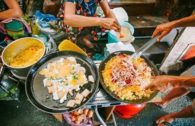 Vượt qua Kuala Lumpur và Jakarta, một thành phố Việt Nam bất ngờ đứng top 1 thế giới về ẩm thực đường phố - Ảnh 4.
