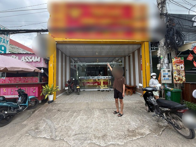 Công an bắt khẩn cấp một sinh viên đại học SN 2007 sau khi nhận trình báo của chủ tiệm vàng - Ảnh 1.