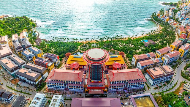 Phát hiện "chiếc khăn vành" khổng lồ ở Phú Quốc: Gần 1.700 phòng, rộng hơn 131.000 m² - Ảnh 1.