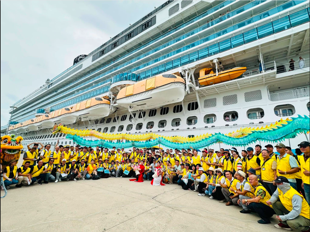Phát hiện siêu tàu Trung Quốc trên vịnh Hạ Long: Dài hơn 3 sân bóng, 16 tầng, chở 5.200 khách cùng lúc - Ảnh 4.