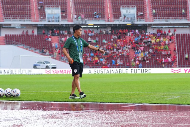 Diễn biến trận đấu Thái Lan vs Việt Nam: HLV Kim Sang-sik dùng 3 tiền đạo đấu Thái Lan - Ảnh 2.