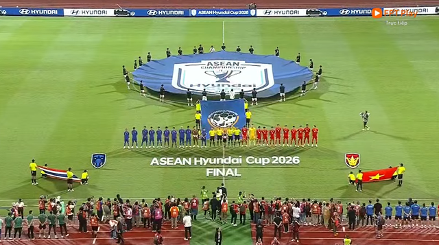 Diễn biến trận đấu Thái Lan vs Việt Nam: HLV Kim Sang-sik dùng 3 tiền đạo đấu Thái Lan - Ảnh 1.