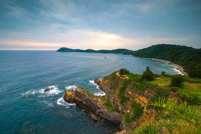 Bãi biển Việt Nam dài 1.500m, từng vượt 'Hawaii phương Đông', lọt top 12 thiên đường rẻ nhất thế giới - Ảnh 2.