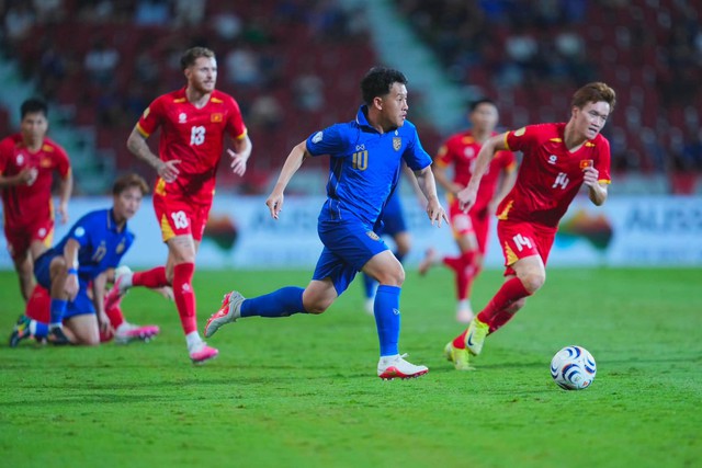 Họp báo trận Việt Nam vs Thái Lan: HLV Thái Lan tuyên bố muốn đánh bại Việt Nam để vô địch - Ảnh 1.