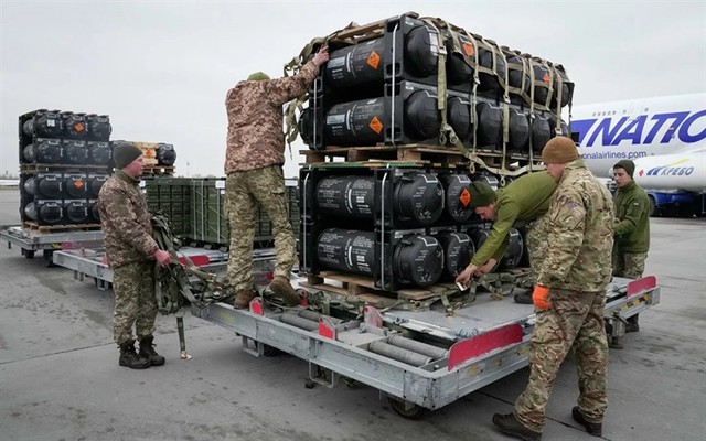 Nga đáp trả cực mạnh vì Krasnodar, hàng trăm xe bọc thép chìm nghỉm - Ông Putin phản ứng tin 300.000 quân NATO áp sát - Ảnh 2.