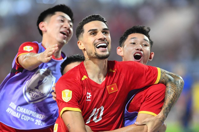 Chơi một trận "nghẹt thở" trước Th&aacute;i Lan, Việt Nam v&ocirc; địch AFF Cup 2026 với kỷ lục lịch sử - Ảnh 1.