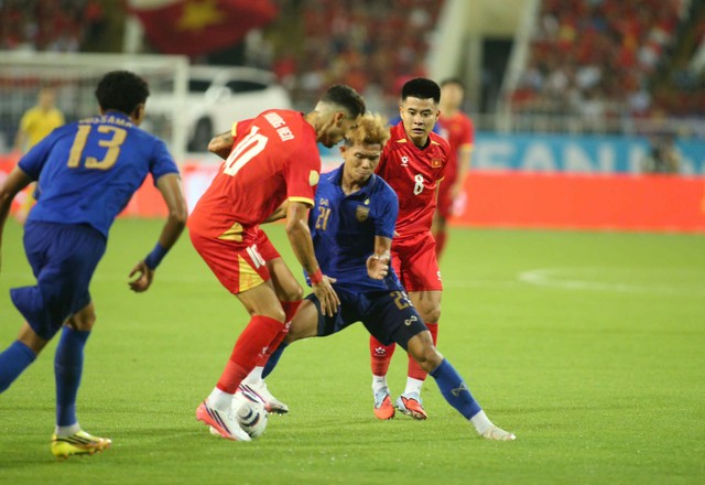DIỄN BIẾN Việt Nam 1-1 Th&aacute;i Lan: Tuyển Việt Nam dồn &eacute;p li&ecirc;n tục sau b&agrave;n gỡ - Ảnh 3.