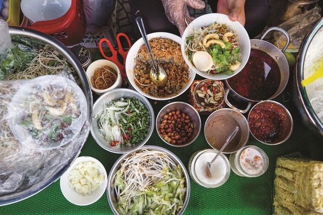 Món Việt giá 15.000 đồng khiến khách Hàn muốn ăn liền 2 phần, từng lọt top 50 ngon nhất thế giới - Ảnh 3.