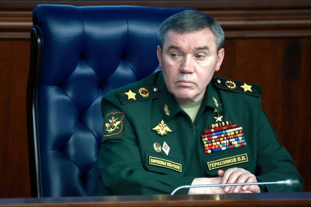 Đại Tướng Gerasimov vừa tới "chảo lửa", phòng tuyến bị chọc thủng: Binh sĩ tiến vào Druzhkivka và Dobropillia, giao tranh dữ dội bắt đầu - Ảnh 2.