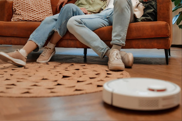 Bật robot hút bụi từ xa, chồng phát hiện bí mật của vợ: Thắng kiện rồi bất ngờ thành bị cáo - Ảnh 3.