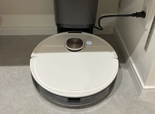 Bật robot hút bụi từ xa, chồng phát hiện bí mật của vợ: Thắng kiện rồi bất ngờ thành bị cáo - Ảnh 1.