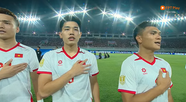 Diễn biến trận Indonesia vs Việt Nam: Đình Bắc đá chính, Xuân Son - Hoàng Hên bất ngờ ngồi dự bị - Ảnh 1.