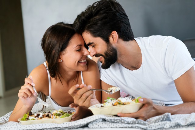 Đ&agrave;n &ocirc;ng muốn cải thiện &ldquo;chuyện chăn gối&rdquo; n&ecirc;n l&agrave;m 6 việc n&agrave;y: Điều cuối c&ugrave;ng &iacute;t ai nghĩ tới - Ảnh 2.