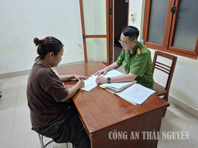 Bắt giữ môi giới Hoàng Thị Hà Trang SN 1988 và em gái họ - Ảnh 1.