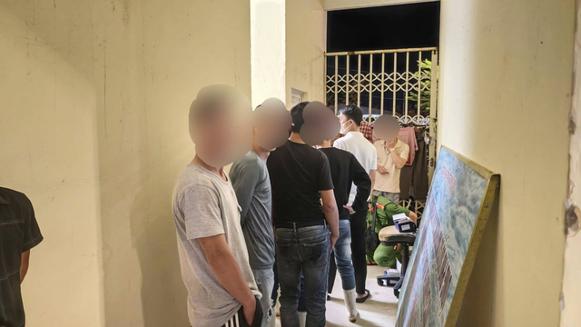 200 CBCS công an đồng loạt kiểm tra 9 cơ sở lưu trú, nhà trọ lúc 2h sáng: Làm việc với 135 người - Ảnh 2.