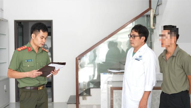 Khám xét khẩn cấp phòng khám Việt Nhật CB, khởi tố quản lý Lâm Văn Tướng SN 1992 - Ảnh 1.