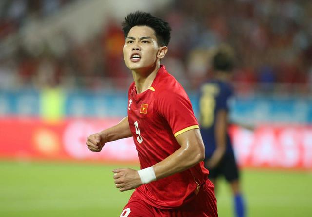 DIỄN BIẾN Việt Nam 3-1 Campuchia: Đình Bắc lập cú đúp đẳng cấp; Indonesia dễ bị loại sớm - Ảnh 6.