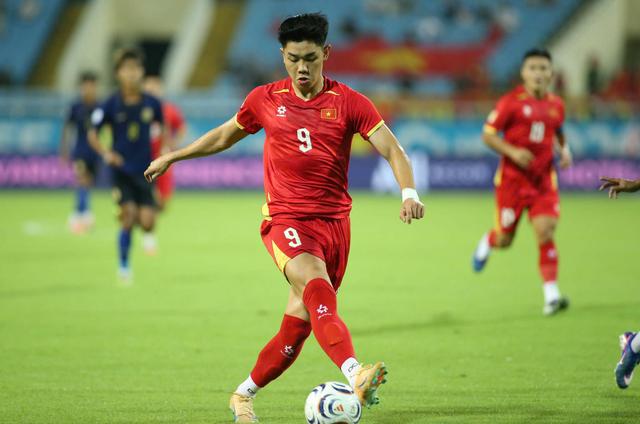 DIỄN BIẾN Việt Nam 3-1 Campuchia: Đình Bắc lập cú đúp đẳng cấp; Indonesia dễ bị loại sớm - Ảnh 5.